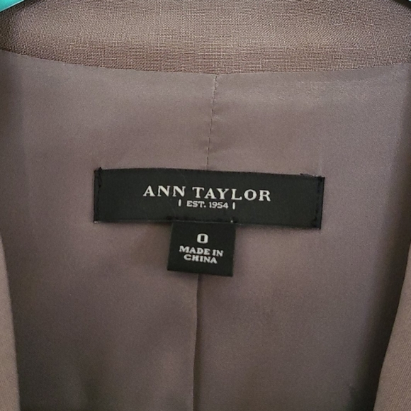 EUC Ann Taylor suit. Lightweight for spring - Picture 2 of 6